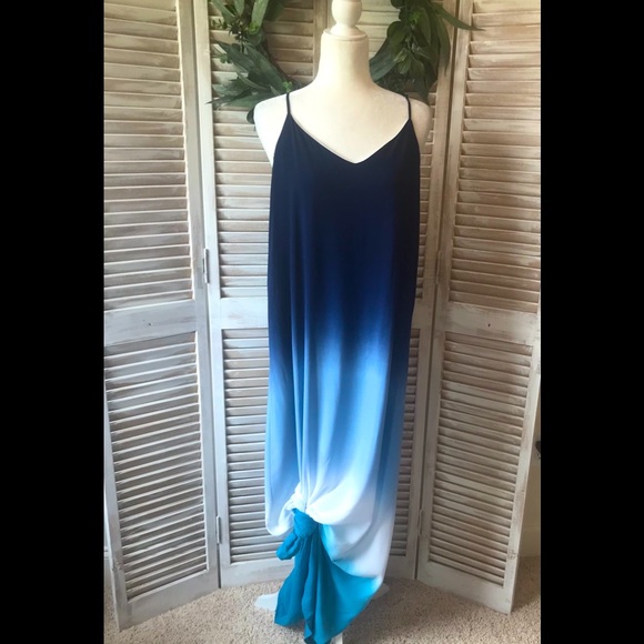 ✴️LAST ONE✴️ MEDIUM -BLUE & WHITE OMBRÉ DIP MAXI DRESS - Picture 6 of 8